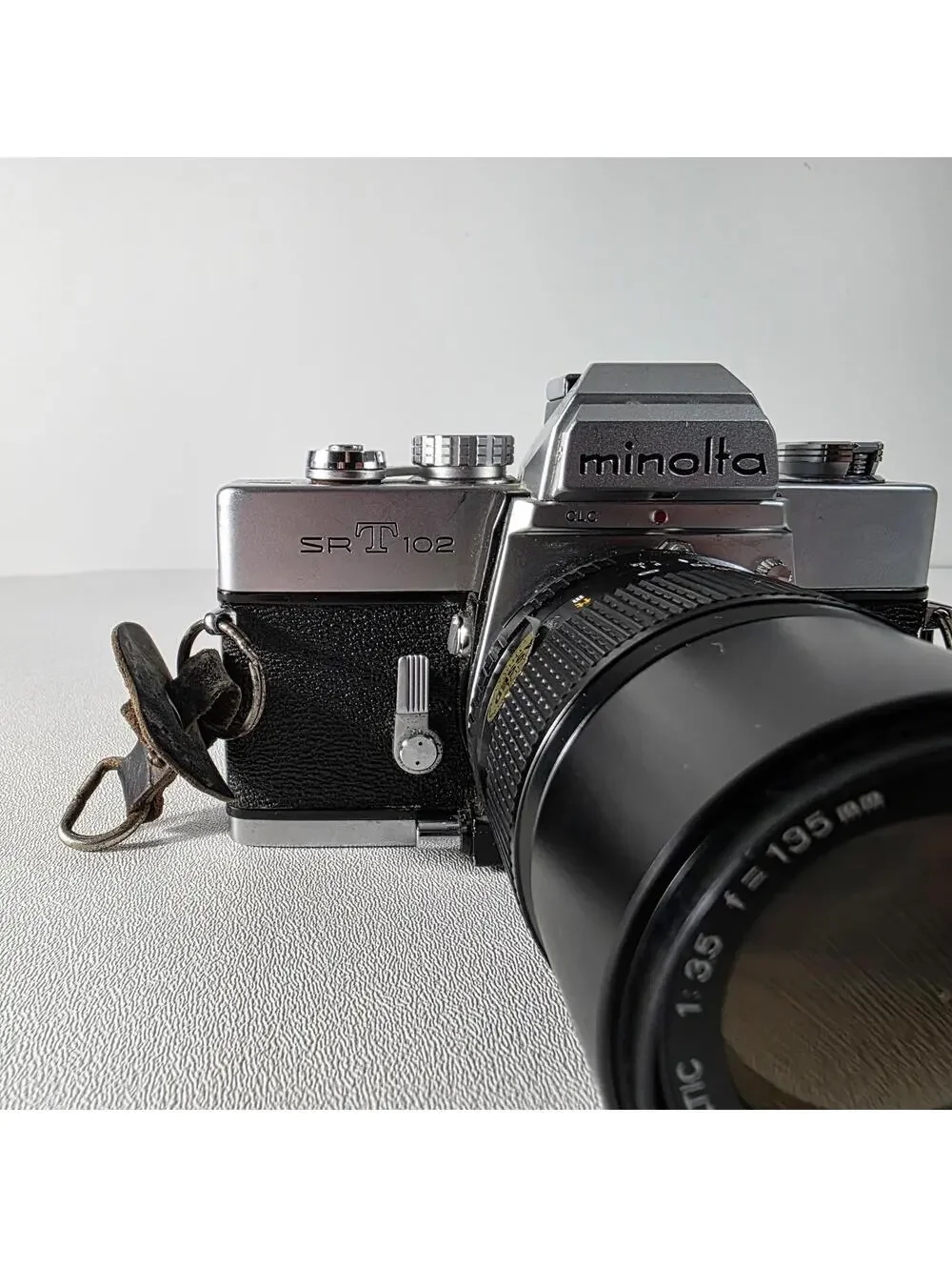 Minolta SRT 102 SLR Film Camera W/135mm MD Celtic f/3.5 Telephoto Lens